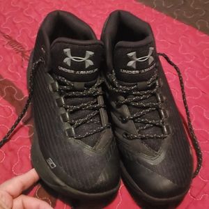 Black Under Armour shoes